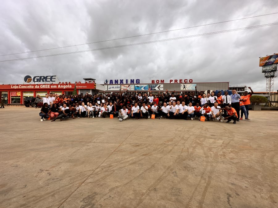 2020年国际贸易公司员工合影